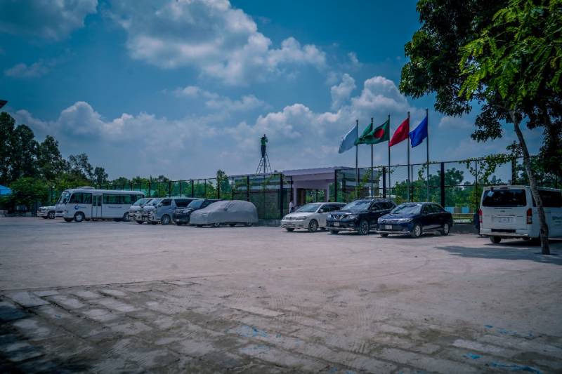 Dera Resort Parking Area