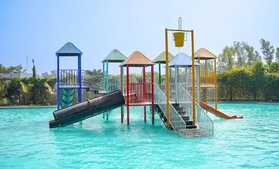 Kids’ play zone and mini-zoo